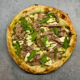 Піца з мортаделою та фісташкою