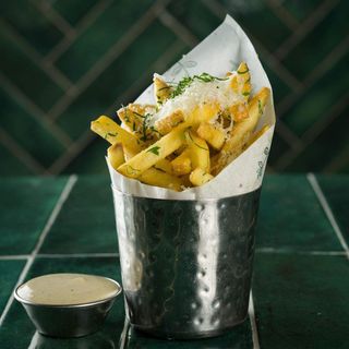 Hrskavi krompirići sa parmezanom i uljem tartufa