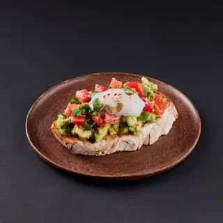 Toast cu avocado si ou posat
