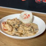 Куринное филе в сливочном соусе с рисом 