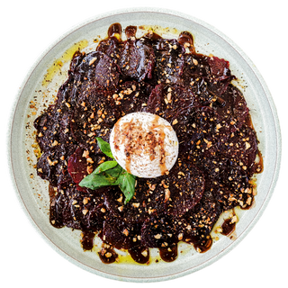 Carpaccio de Beterraba com Burrata