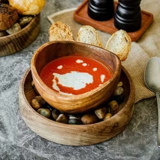 Д. Томатный суп со страчателлой.