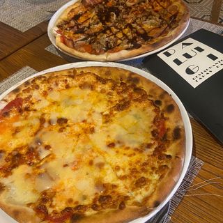 2 Pizzas de 3 ingredientes cada una