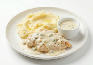 Carne de pui cu sos gorgonzola și piure de cartofi