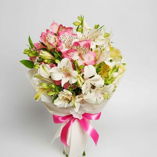 7 ніжних альстромерій