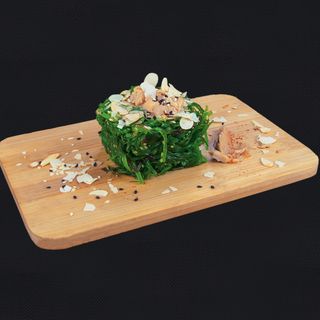 Sałatka Goma Wakame z sosem orzechowym