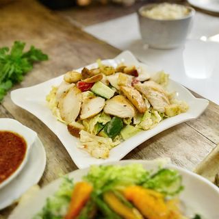 Салат куриный