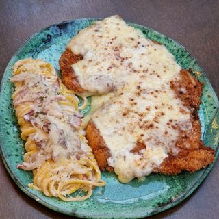 Snitel de pui carbonara