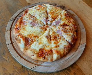 Пица с шунка и кашкавал