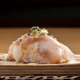 Nigiri de pescado blanco