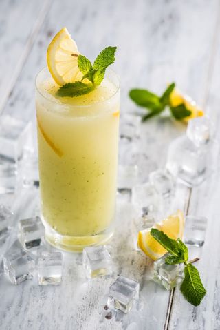 Limonadă cu mentă la sticlă