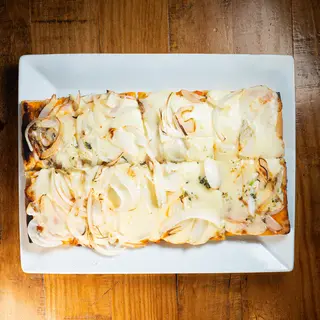 PIZZA CEBOLLA Y MOZZARELLA