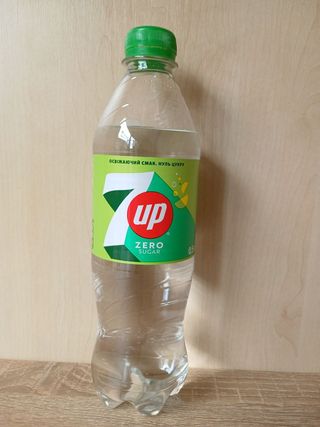 Напій 7UP (0,5л)