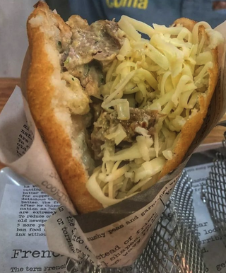 Arepa De Ternera Y Queso Gouda