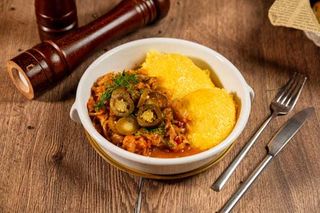 Post - Vărzică perpelită la cuptor cu mămăligă și jalapeno - post