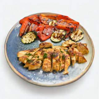 Piept de pui cu legume grill