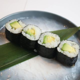 Maki De Aguacate (8 Uds.)
