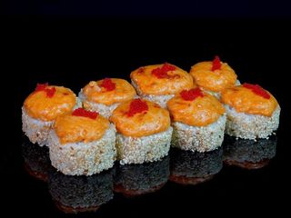 Uramaki zapiekane z łososiem 8 szt.