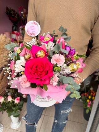 Кокетна  кутия с цветя и бонбони ферер #124