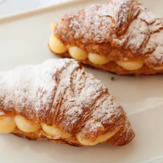 2 Petit croissans de crema pastelera