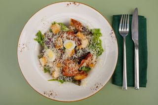 Цезар з куркою та беконом (270г)