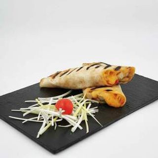 Burrito din piept de pui și dressing de iaurt Q