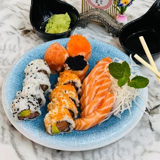 1004. SUSHI COMBINADO 4