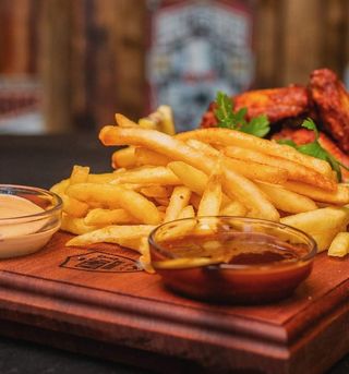 Asas de Frango com Batatas