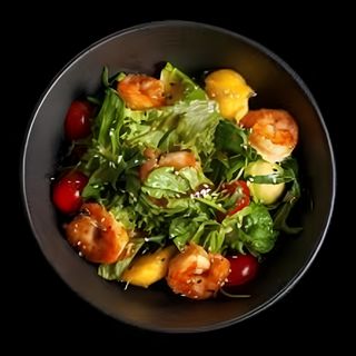 Рукола с креветками и манго