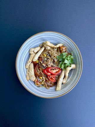 Tăiței din orez cu pui