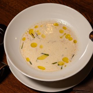 Норвезький вершковий суп з лососем