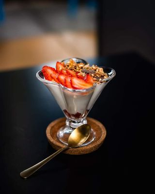 Iogurte com Fruta e Granola