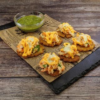 Mini tostones con ensalada + proteína (6 uds.)