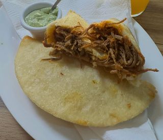 Empanada De Carne desmechada (1 Ud.)