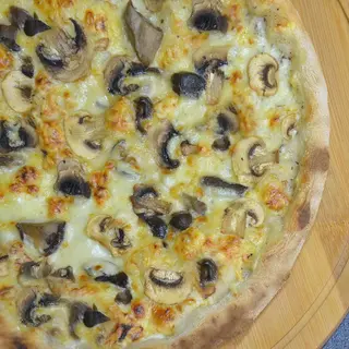 Pizza sa pečurkama
