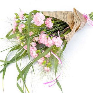 BUKIET "UROCZY UŚMIECH" Z 15 GOŹDZIKÓW GAŁĄZKOWYCH