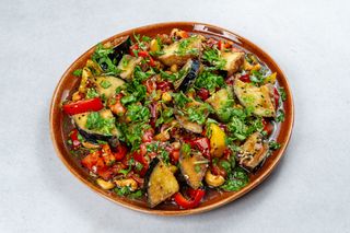 Sałatka z chrupiącym bakłażanem 