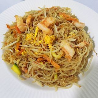 R10. Spaghetti di riso gamberi e verdure