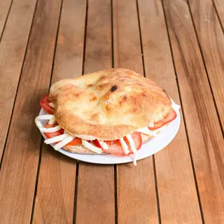 Focaccia pomodoro e mozzarella