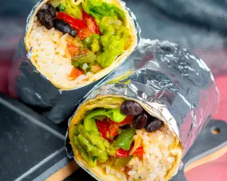 Burrito vegan verduras y guacamole