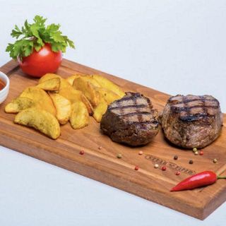 Медальоны из говядины (330 гр.)