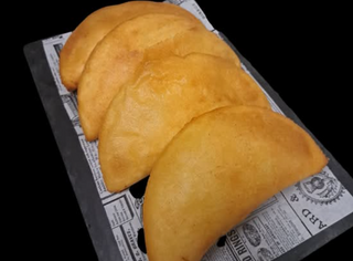 Empanada De Plátano Frito Y Queso