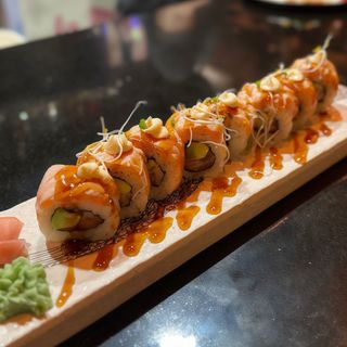 S35. Uramaki Sake Yakedo (8 Uds.)