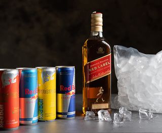 Pachet Johnnie Walker Red Whiskey&RedBull