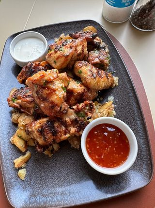 Pui la barda cu cartofi taranesti