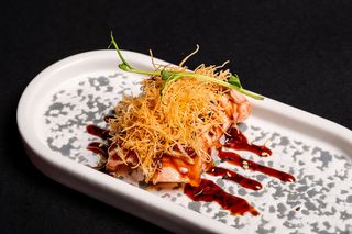 84. Nigiri salmone flambé