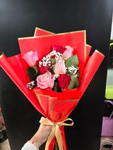 Buket sa 7 ruža sa gipsofilom i pakovanjem