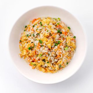 Жареный рис с яйцом