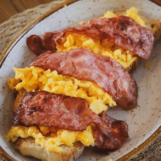 Ovos Mexidos e Bacon