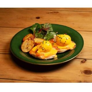 Huevos Pochados Royale